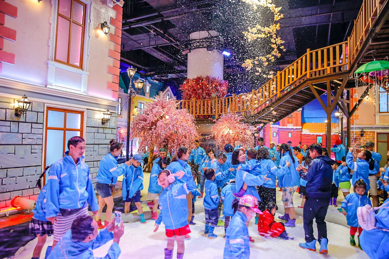 Hệ thống Lan can tại khu vui chơi Snow Town- Thành Phố Thủ Đức- 2018 hình ảnh dự án 3